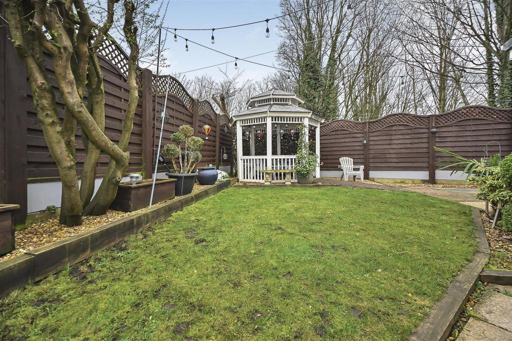 29 Mallory Drive Garden (1).jpg