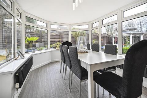 4 bedroom detached house for sale, Mallory Drive, Leigh