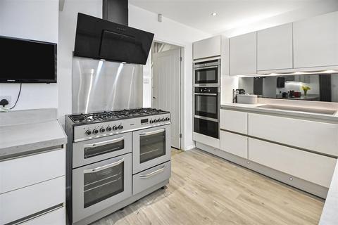 4 bedroom detached house for sale, Mallory Drive, Leigh