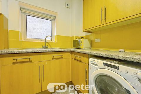 2 bedroom flat to rent, Newport Road, CARDIFF, CF24