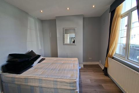 3 bedroom terraced house to rent, Poynton Road, London, N17