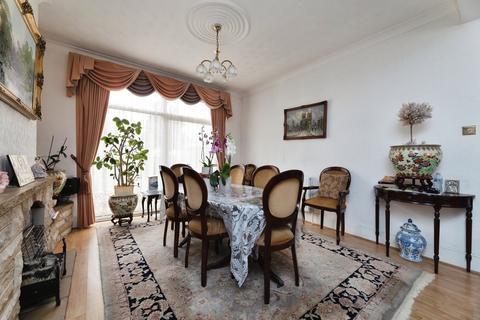 3 bedroom terraced house for sale, Hamilton Avenue, Ilford, IG6