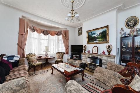 3 bedroom terraced house for sale, Hamilton Avenue, Ilford, IG6