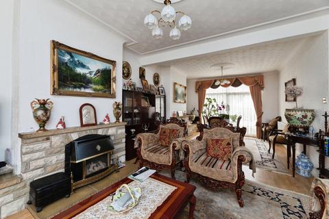3 bedroom terraced house for sale, Hamilton Avenue, Ilford, IG6