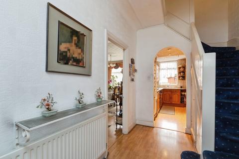 3 bedroom terraced house for sale, Hamilton Avenue, Ilford, IG6