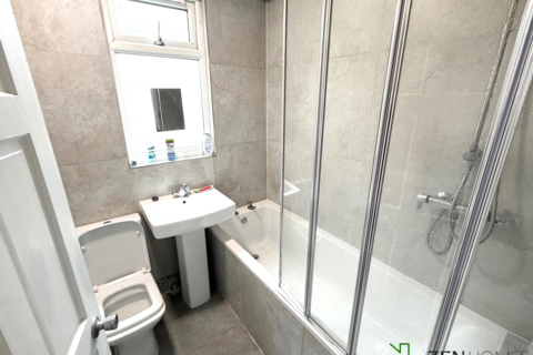 undefined,  Room, London N22