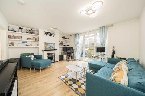 3 bedroom flat to rent, Pratt Street, London NW1