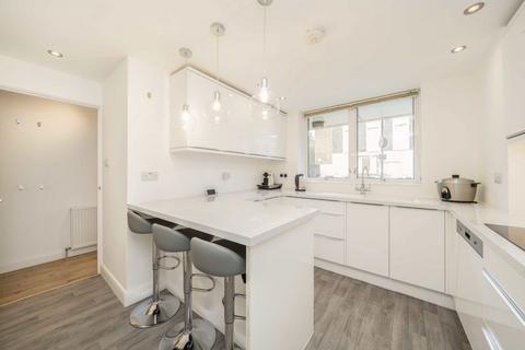 3 bedroom flat to rent, Pratt Street, London NW1