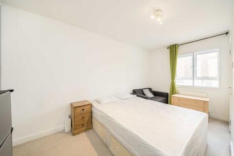 3 bedroom flat to rent, Pratt Street, London NW1