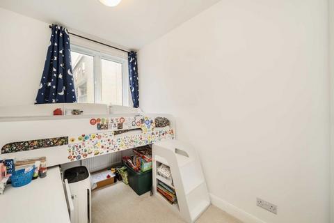 3 bedroom flat to rent, Pratt Street, London NW1