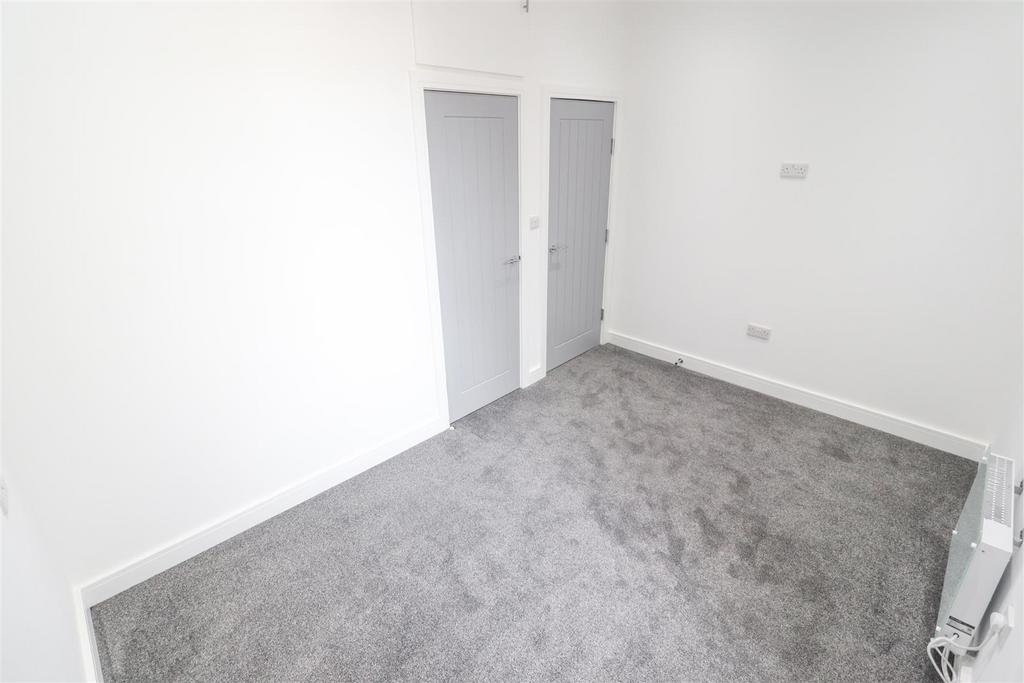 Bright neutral double bedroom with new carpet...