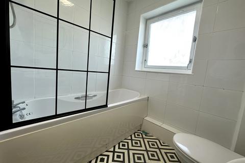 2 bedroom flat to rent, Polson Crescent, Paisley, PA2