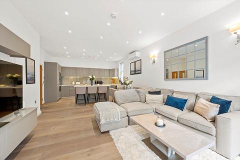 2 bedroom flat for sale, Oatlands Chase, Weybridge KT13