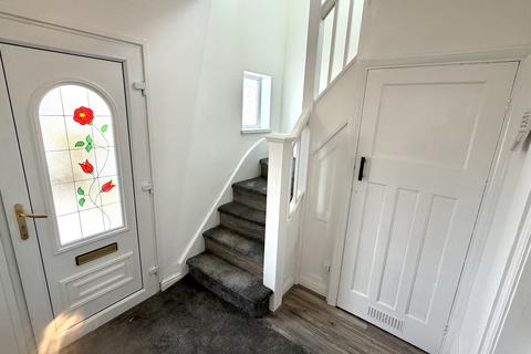 3 bedroom semi-detached house to rent, Manor House Road, Wednesbury