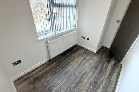 3 bedroom semi-detached house to rent, Manor House Road, Wednesbury