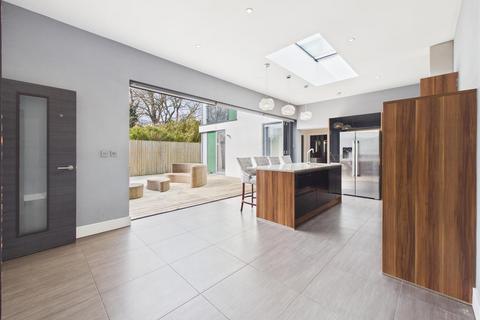 4 bedroom house for sale, Perfect for coastal walks straight from your doorstep
