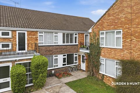 2 bedroom flat for sale, Russell Road, Buckhurst Hill, IG9