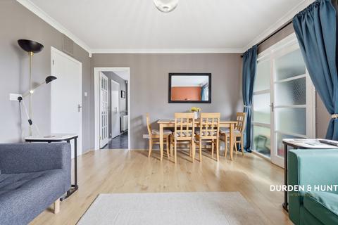 2 bedroom flat for sale, Russell Road, Buckhurst Hill, IG9