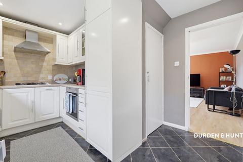 2 bedroom flat for sale, Russell Road, Buckhurst Hill, IG9
