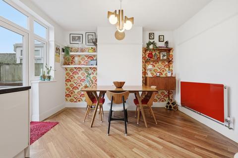 4 bedroom semi-detached house for sale, Mascalls Lane, Brentwood