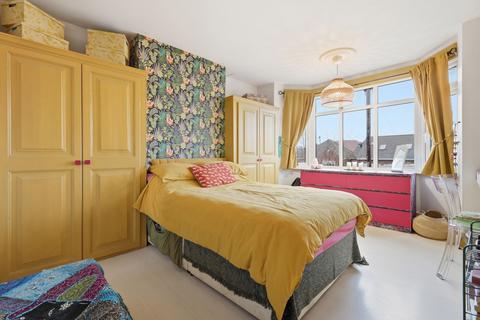4 bedroom semi-detached house for sale, Mascalls Lane, Brentwood