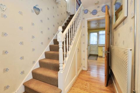 3 bedroom semi-detached house for sale, Kendlewood Road, Kidderminster