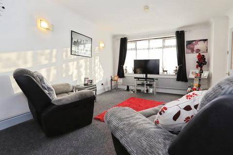 3 bedroom semi-detached house for sale, Kendlewood Road, Kidderminster