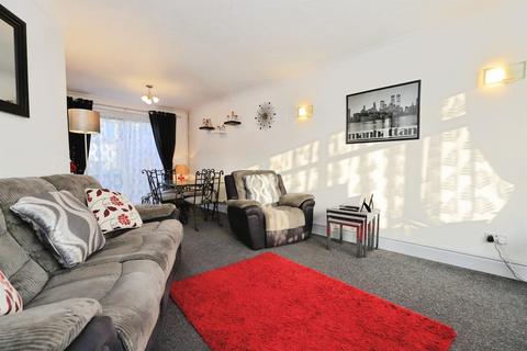 3 bedroom semi-detached house for sale, Kendlewood Road, Kidderminster