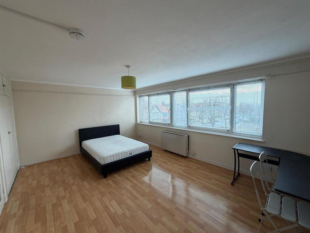Studio Room