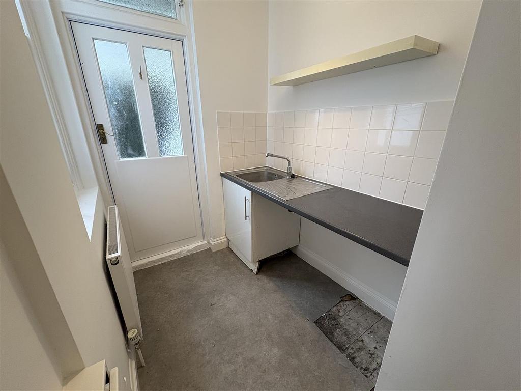 Kitchen 2.jpeg