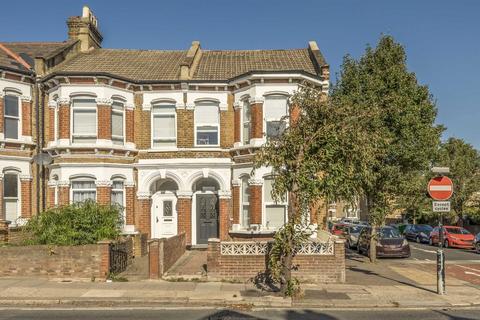 Studio to rent, East Dulwich Grove, London SE22