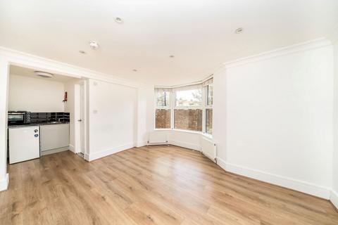 Studio to rent, East Dulwich Grove, London SE22