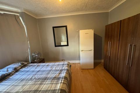 undefined, Albert Square, London E15