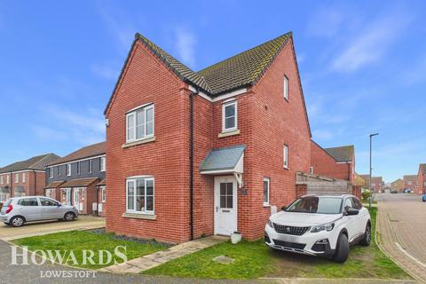 4 bedroom detached house for sale, Maplesden Close, Lowestoft