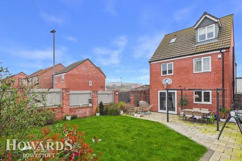 4 bedroom detached house for sale, Maplesden Close, Lowestoft