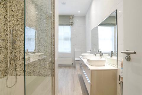 2 bedroom apartment to rent, Bedford Avenue, London, WC1B