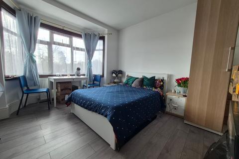 undefined, North Circular road, N13