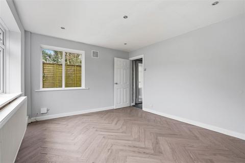 undefined, Chenies Close, Coventry