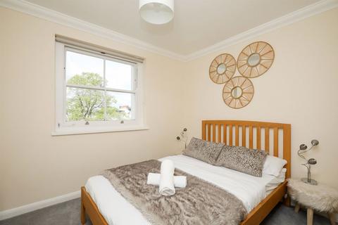 2 bedroom flat to rent, St. Stephens Gardens, London W2