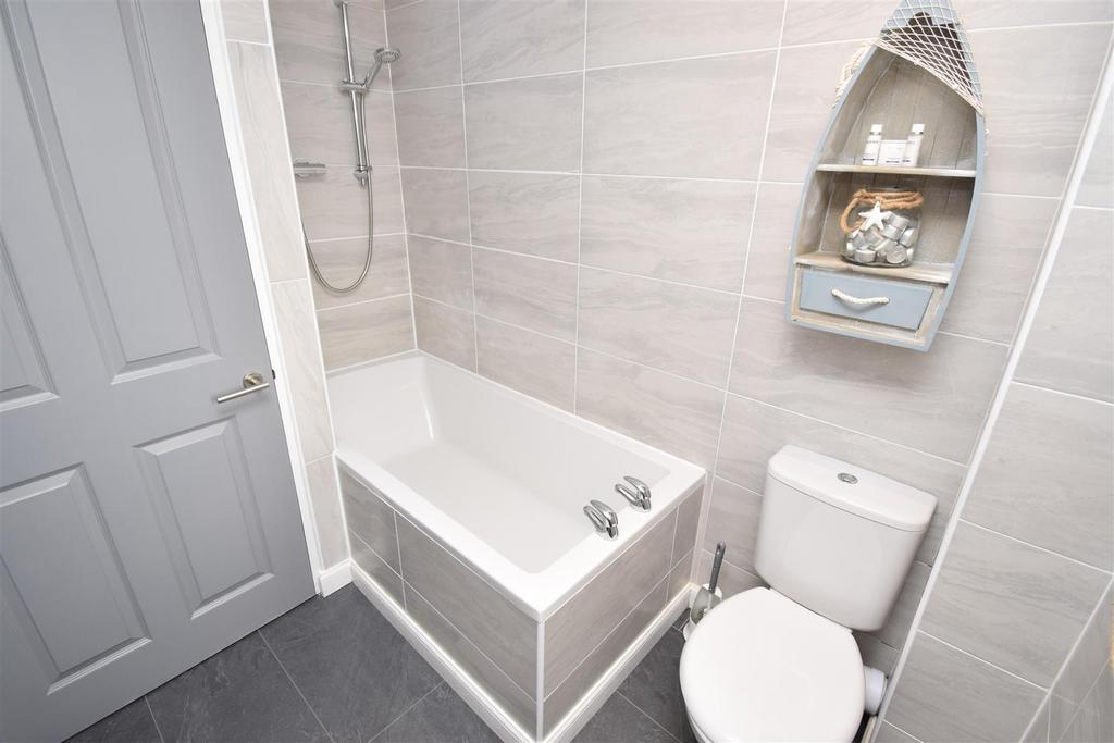 Bathroom (2).jpg