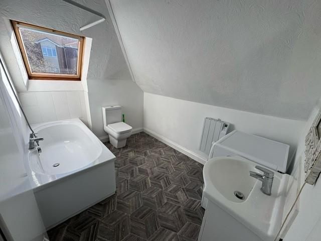 STOURCLIFF BATHROIOM.jpg