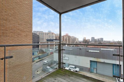 2 bedroom flat to rent, Turner Street, London, E16