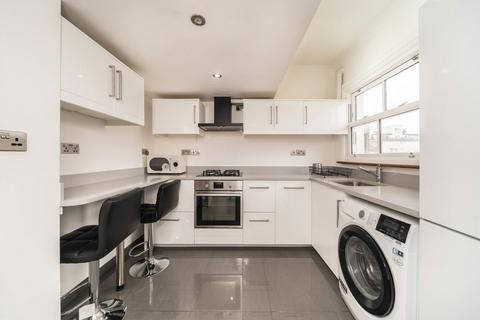 2 bedroom flat to rent, Stonhouse Street, London SW4