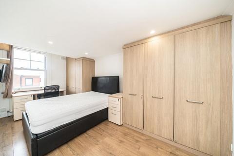 2 bedroom flat to rent, Stonhouse Street, London SW4