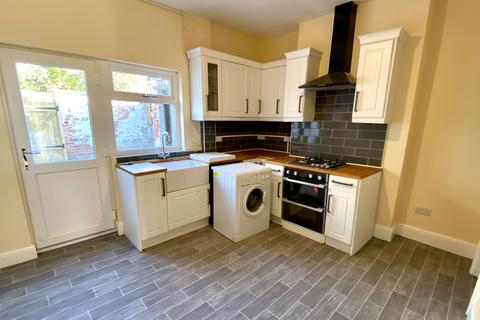 2 bedroom house to rent, St. Georges Road, Manchester, M14