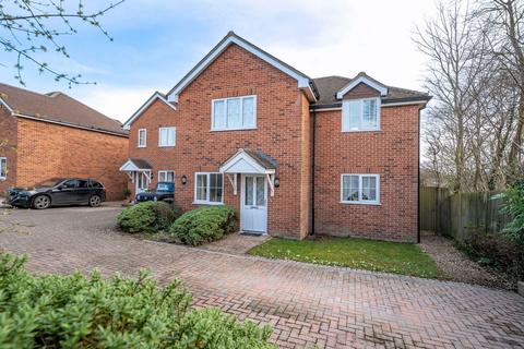 3 bedroom detached house for sale, Pentney Close, Overton, RG25 3BF