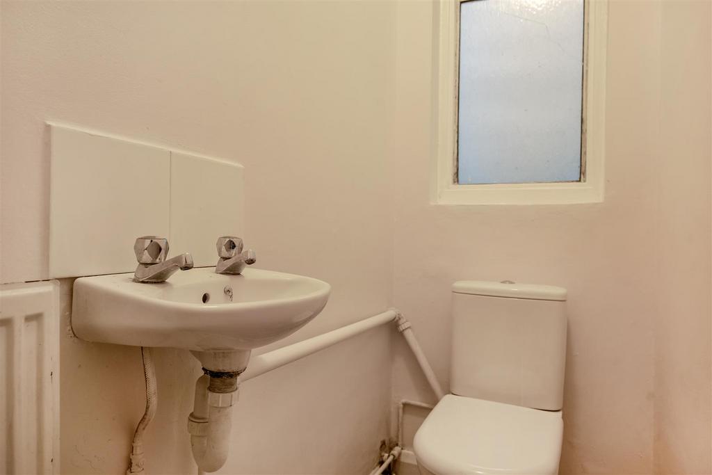 947 Harrow Road - PTqon H9 Um I0 Xh N1q Yk Lw.jpg