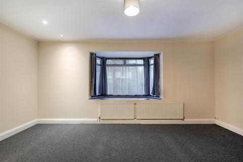 3 bedroom detached bungalow to rent, Harrow Road, Wembley