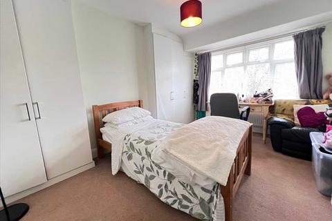 1 bedroom in a house share to rent, Elmbank Way, Hanwell