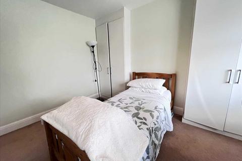 1 bedroom in a house share to rent, Elmbank Way, Hanwell